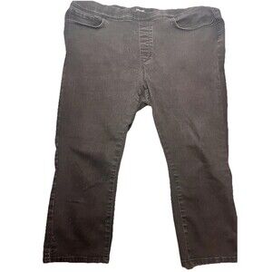 Levi's 24W Women's Capri Plus Size Jeans Black Pull On Stretch Slim Fit.